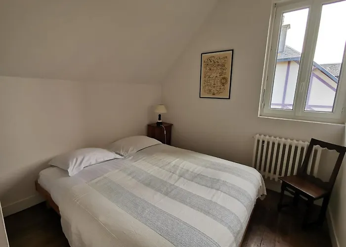 Jeanne Marie Feriehus *