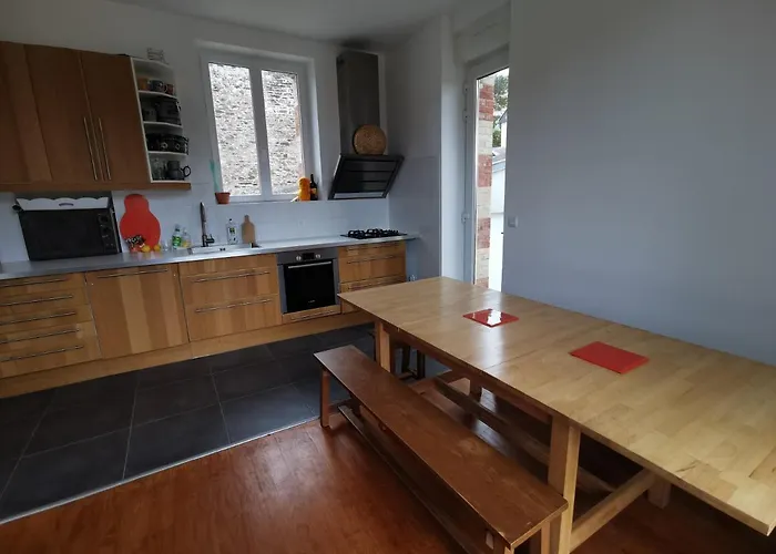 Jeanne Marie Feriehus *